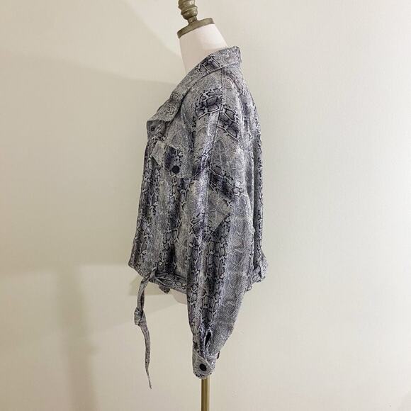 NWT BlankNYC Gray Snake Print Jacket Women's Sz Medium Snap Up Boxy Fit Pockets - Picture 4 of 10